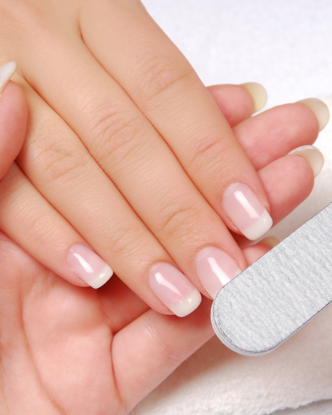 Gespleten nagels: oorzaken, verzorging en tips voor sterke, gezonde nagels